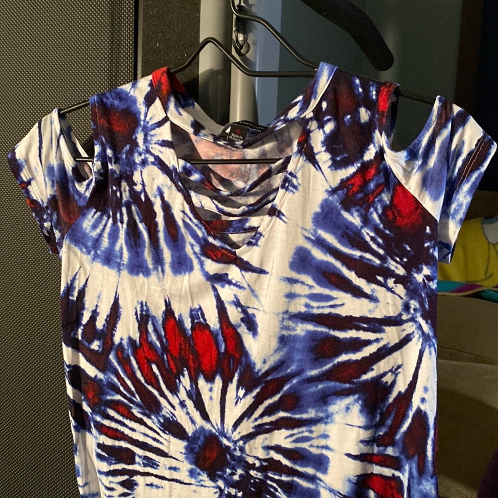 Rock and Republic cold shoulder tee